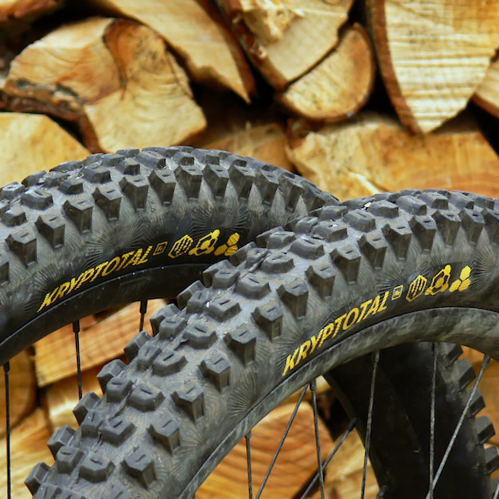 Continental Gravity gumiabroncs